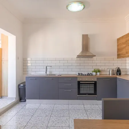 Harbour View - Large 2br Valletta